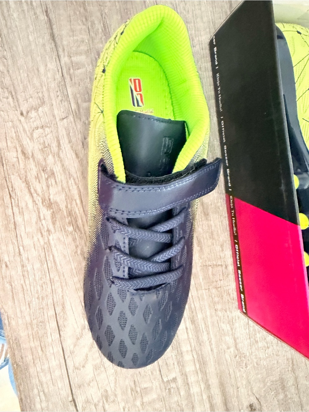 Soccer cleats - Picture 5 of 6